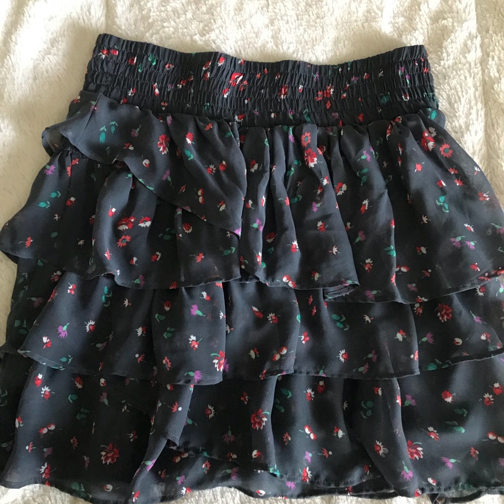 American Eagle Ruffle skirt. Medium. Euc